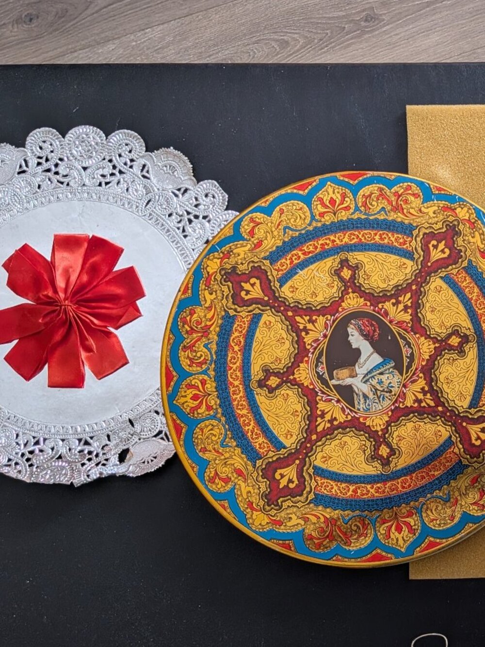 LOT OF VINTAGE & MODERN COSTUME JEWELRY AND JEWELRY BOXES! OVER 100 PIECES! - Picture 9 of 12